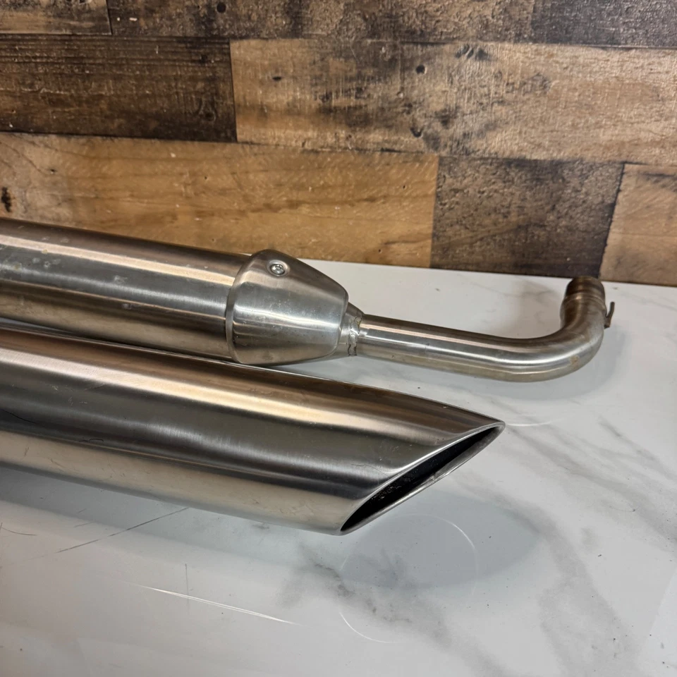 Par de silenciadores de escape Triumph Bonneville Bobber 17-22 stock OEM Foto 2 de 4
