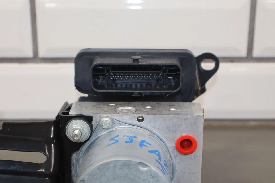 2018 Fiat 124 Spider OEM ABS Pump / Module Assembly 16k OEM - Image 3 of 4