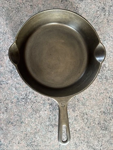 GRISWOLD No 5 Cast Iron Skillet Small Block Logo 724