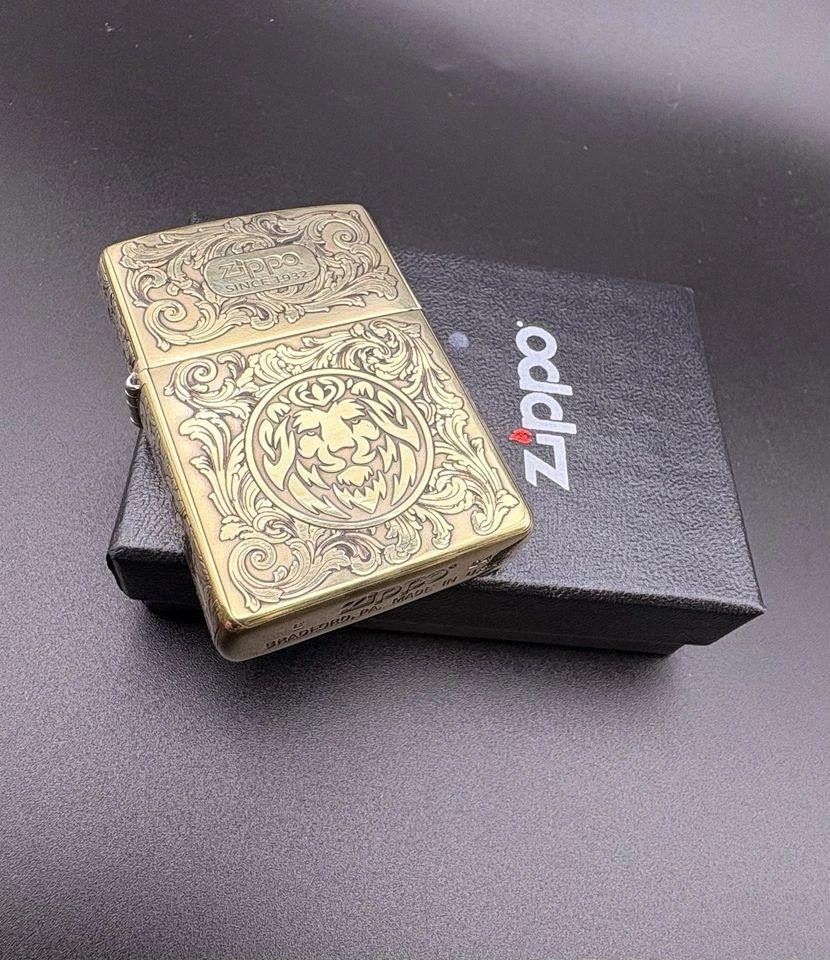Edles Zippo Feuerzeug – Gravur mit Löwenmotiv – Messing-Optik – Personalisierbar - Bild 2 von 4