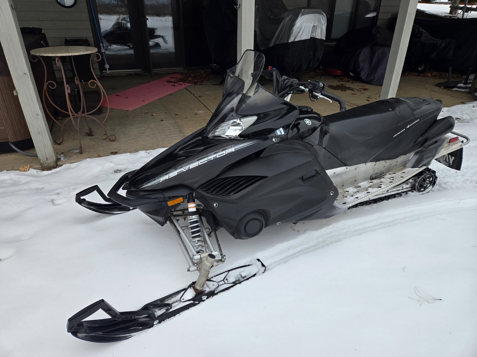Super Clean - Dealer Serviced - 2012 YAMAHA RS VECTOR - Delivery Available