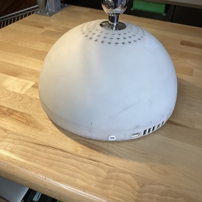 ジャンク品　imac G4 M6498 大福 大福型”のiMac G4。“既成概念”を捨てたデザイン
