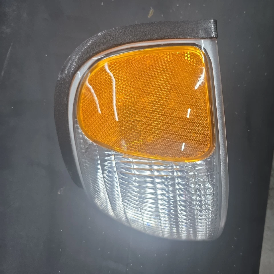 Conjunto de luz de giro/estacionamiento para Mazda B2500 B4000 B3000 LH 1998-2000 Foto 2 de 4