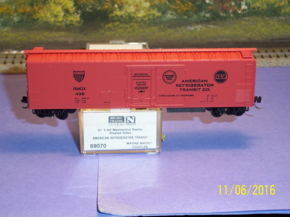  MICRO-TRAINS N SCALE  #69070 51' 3 3/4" MECHANICAL REEFER RIVETED SIDES AFT - Image 2 of 3