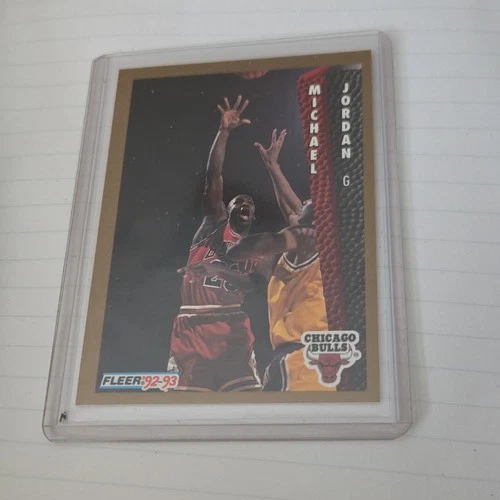Fleer 1992-93 Michael Jordan Base Set Card #32, Chicago Bulls NBA