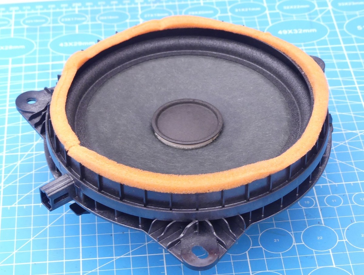 ゆうや 07/2018-2026 Toyota Corolla Front Door JBL Speaker E210 GENUINE