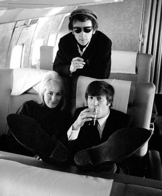 John Lennon Cynthia Lennon & recording manager Phil Spector 1964 Old Photo