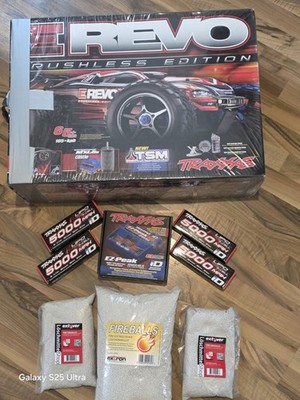 TRAXXAS E-REVO REVO 1:8 MONSTER TRUCK 4WD ELEKTRO BRUSHLESS RTR AKKUS LADEGERÄT 