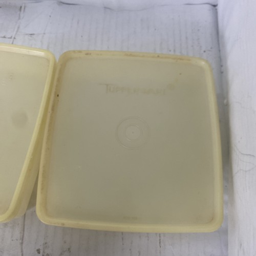 Lot of 3 Tupperware 670 Square Away Sandwich Keeper Containers & 671 White Lids - Picture 3 of 7