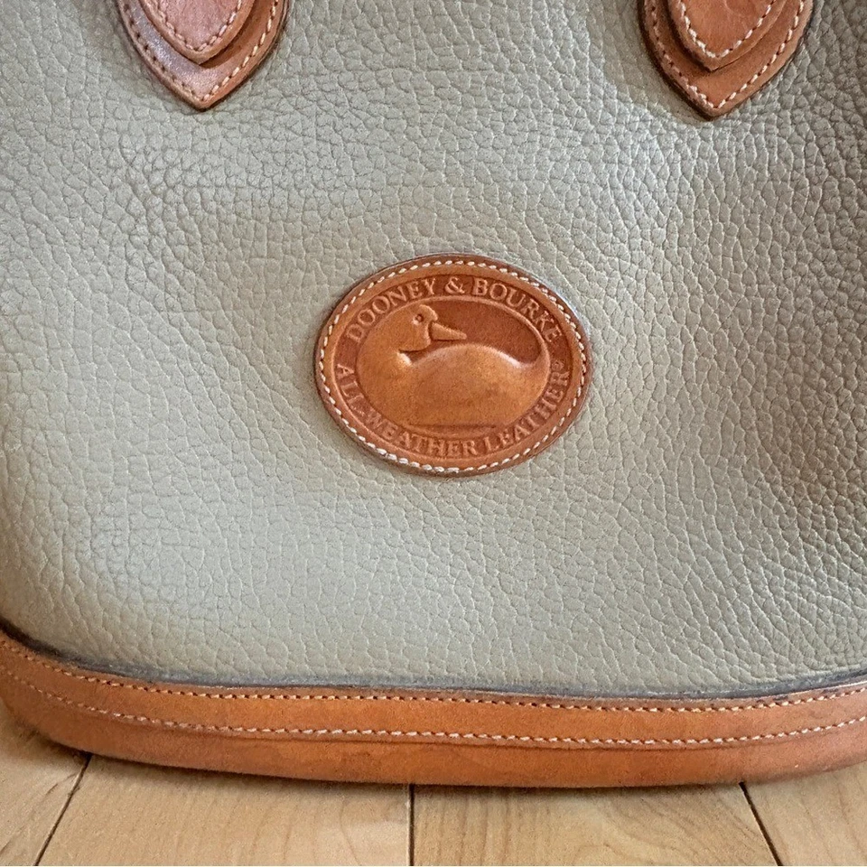 Bolsa de couro Dooney & Bourke clássica vintage acastanhada e bronzeada Norfolk anos 90 - Imagem 2 de 4