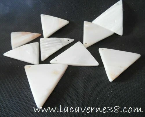 Boucles d'oreilles fantaisie en nacre perle