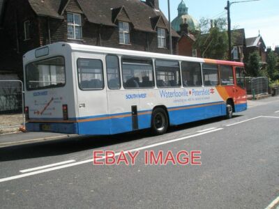 FOTO WATERLOOVILLE RAIL LINK BUS FÄHRT VOM BAHNHOF PETERSFIELD 2008