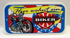 Fun Schild  " Hier wohnt ein Biker " 14,5 x 7,8 cm