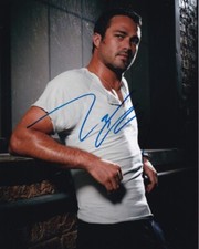 TAYLOR KINNEY signed Autogramm 20x25cm CHICAGO FIRE PD MD in Person autograph