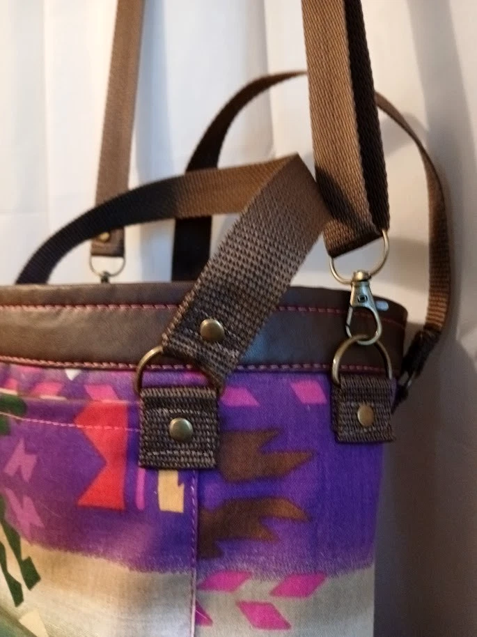 Nova Bolsa de Selim Balde Bolsa Tote Marrom Roxa Chevron Estampa Asteca Plissada - Imagem 4 de 4