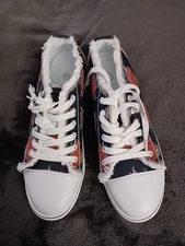 Womens 9.5 To 10, Highland Cow Print Canvas Sneaker New Without Tags US Mens Sz