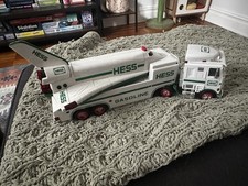 Hess 1999 Toy Truck and Space Shuttle With Satellite - N127