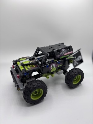 LEGO Technic 42118 Monster Jam Grave Digger Monster Truck aufgebaut - Top