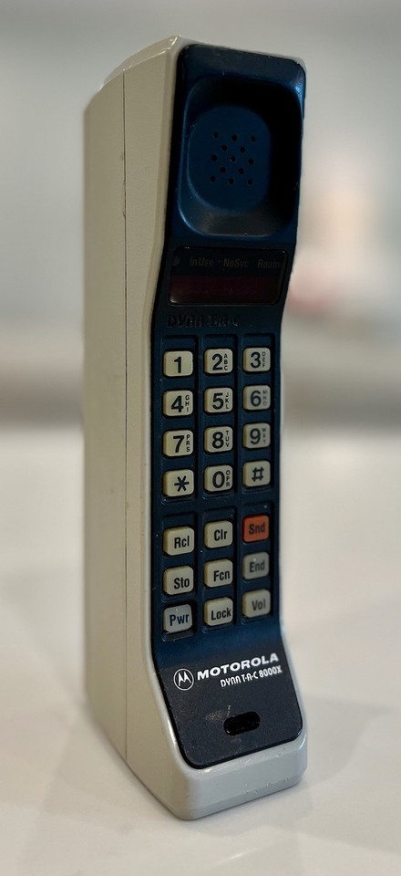 EXTREMELY RARE 1984 MOTOROLA DynaTAC 8000X Vintage Cell Phone W extremely-rare-1984-motorola-dynatac-8000x-vintage-cell-phone-w