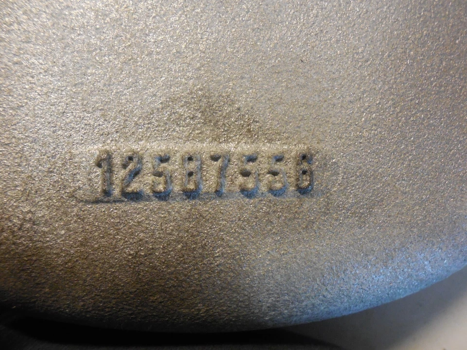 Верхний впускной коллектор 05–2007 Cadillac CTS 12604357 2,8 л - Изображение 2 из 4