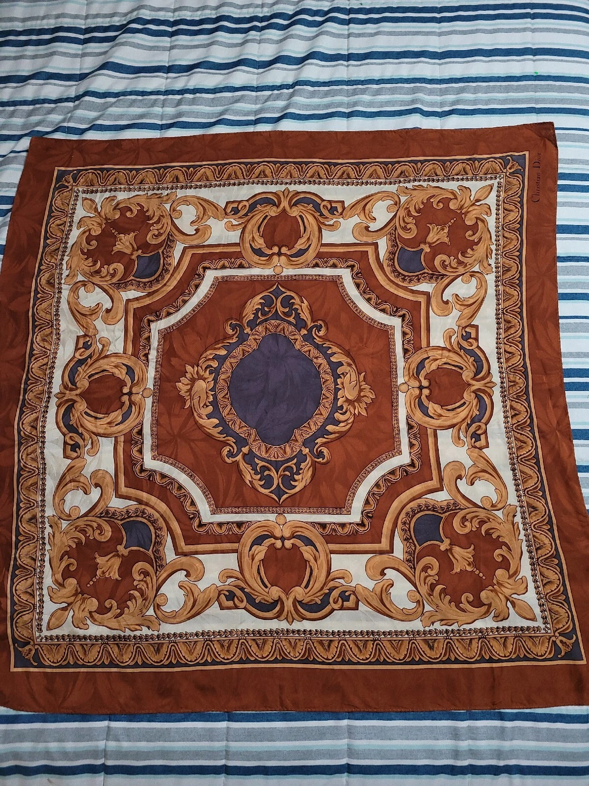 Foulard vintage Christian Dior marron doré bleu et blanc 33x33 en soie
