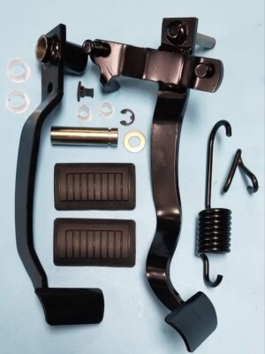 Mopar 1967-1976 A-Body Clutch Brake Pedal Kit A833 4-speed Dart