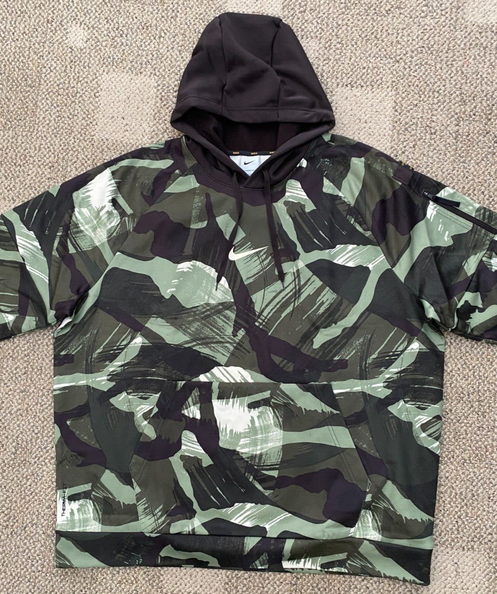 nike therma sweatshirt camo