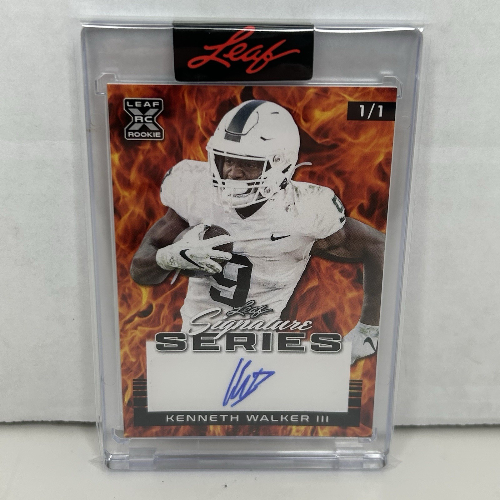 Kenneth Walker III Leaf Signature Series Football Autographs #SSKW1 Base