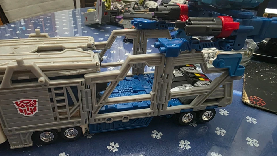 Transformers ultra magnus  figure Hasbro - Image 3 of 4