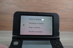 Nintendo 3DS XL Black/Black - Dead pixels top screen, otherwise working