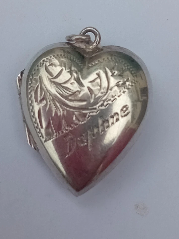Vintage Sterling Silver Engraved Daphne Xmas 1954 Heart Photo Locket Pendant 4g - Image 2 of 4