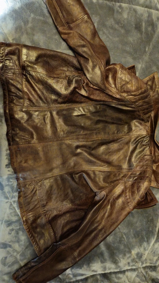 Chaqueta de cuero marrón con remache negro aspecto antiguo - para mujer talla mediana Foto 4 de 4