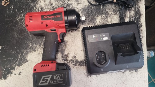 Snap-on CT9050 18V 1/2" Dr. Brushless Impact Wrench -5Ah Battery W/ CHARGER