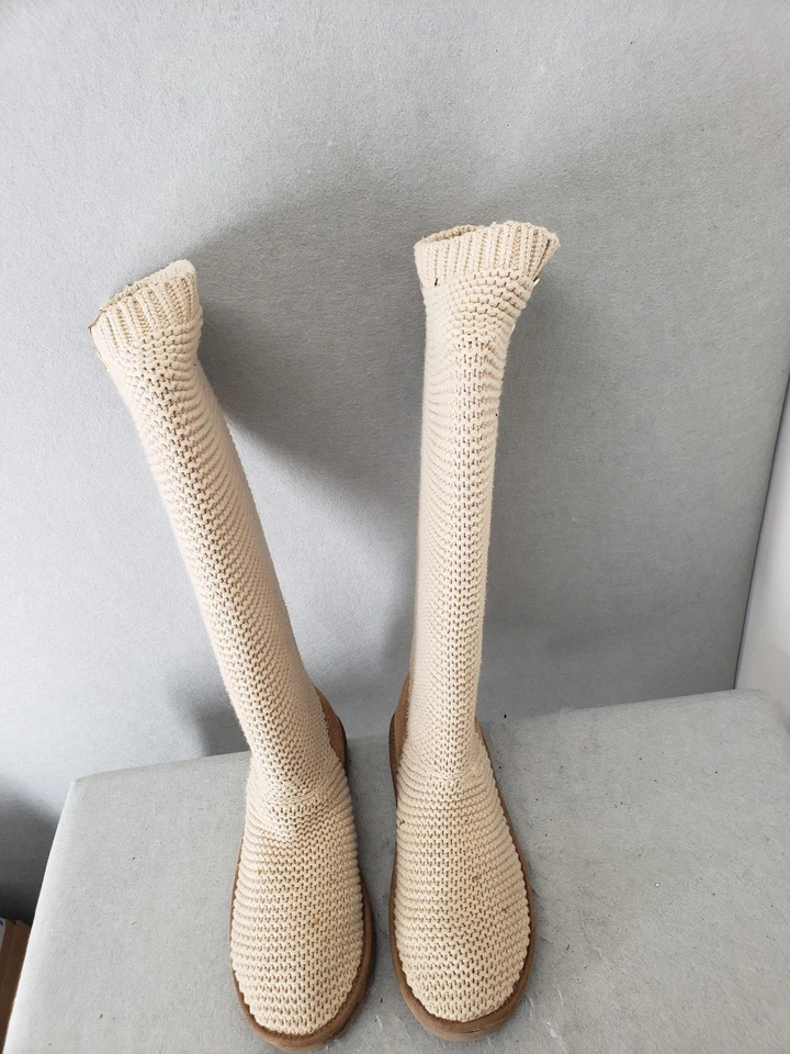 Botas UGG Clásicas Tejidas Cardy Para Mujer 9 Arena Beige Alto Botón Cómodas Zapato de Invierno Foto 4 de 4