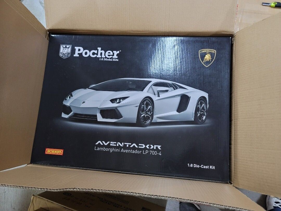 Pocher HK101 Lamborghini Aventador LP 700-4 Die-Cast Kit 1/8 Model