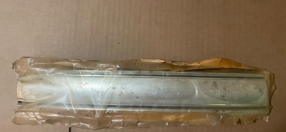 GM CARROCERÍA DELANTERA MOLDURA NOS Nuevo stock antiguo 1981-84 Chevrolet CK 1, 2, 3 15596939 Foto 4 de 4