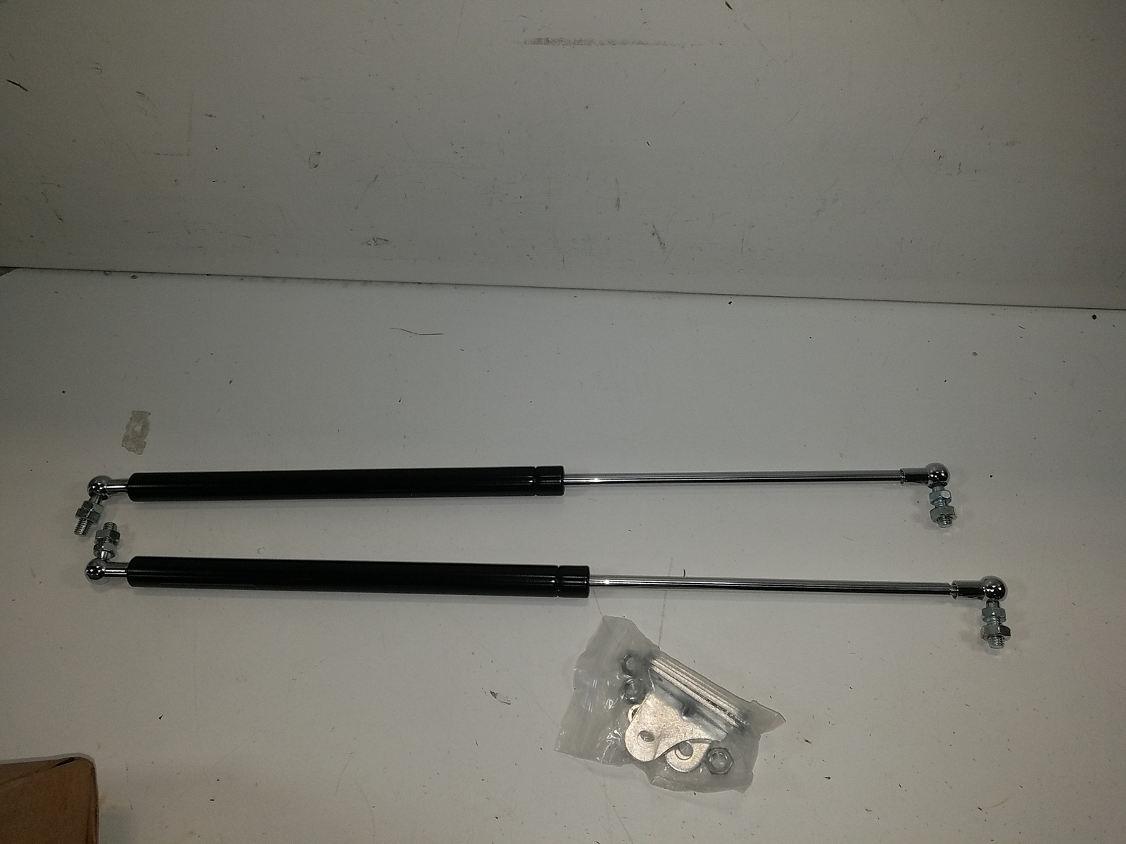 Heavy Duty Gas Lift Springs – Toolbox & RV Lid Support – 10" Extended, 7" Compressed, 20 LB Force Per Prop