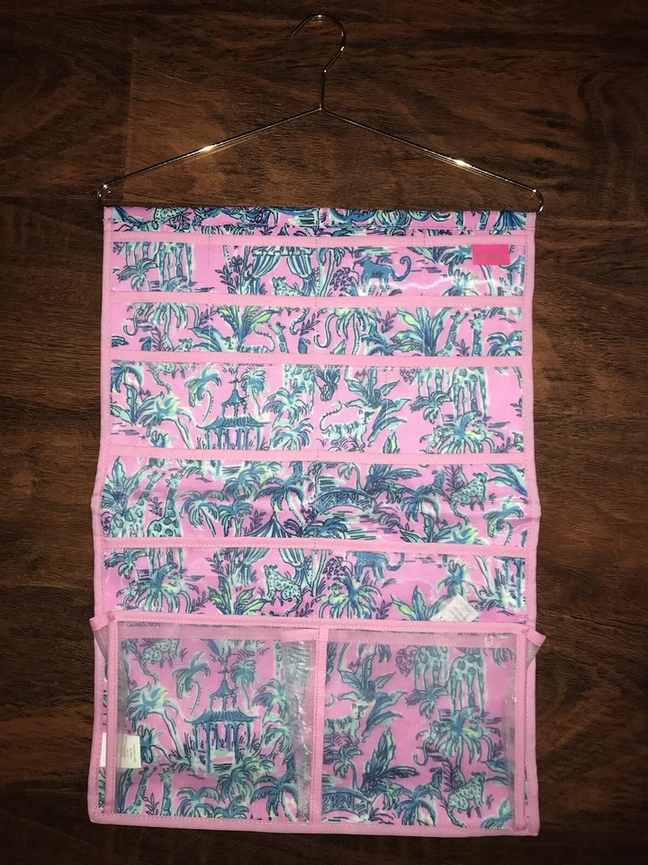 Lilly Pulitzer Fuera de Oficina ORGANIZADOR COLGANTE Y CEPILLO PARA EL CABELLO Set de Regalo GWP NUEVO CON ETIQUETAS Foto 3 de 4