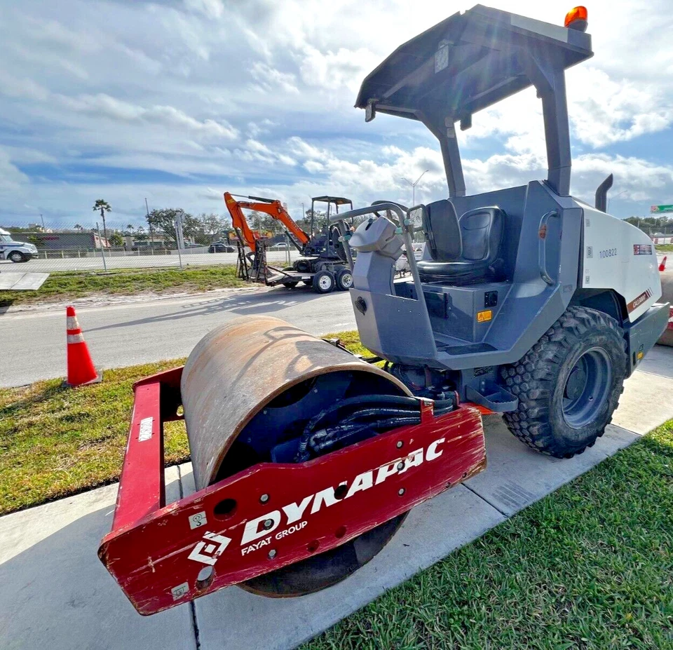 Dynapac Ca1300D 2020 rodillo de suciedad de tambor liso - tambor de 54" - 415 horas Foto 2 de 4