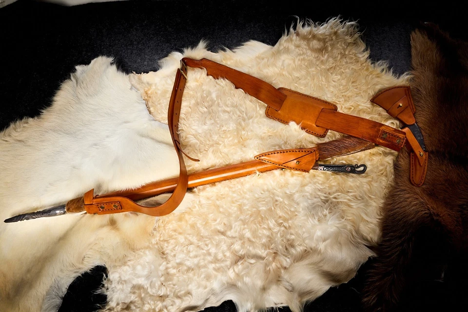 Bastón con hacha forjada a mano, bastón Bushcraft, bastón para caminar cuervo Foto 2 de 4