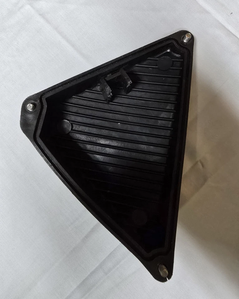 OEM 1991 Yamaha XT350 Air Box Cover And Accessories - Image 4 of 4