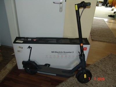 Xiaomi Mi Electric Scooter 3 E-Scooter - Schwarz - OVP
