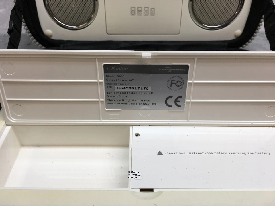 i-Fusion Sonic Impact Portable Speaker System Model 5085 iPod Gen 3 4 and 5 - Image 3 of 4