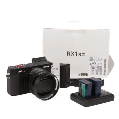 Sony Cyber-shot DSC-RX1R III Digitalkamera Mit Wechselobjektiv