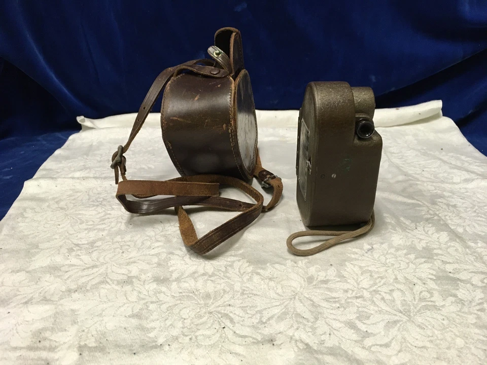 Antigua cámara de película Revere Eight con estuche - sin probar - años 40. Foto 3 de 4