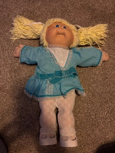 Vintage 1980s Cabbage Patch Doll blonde hair tails blue eyes