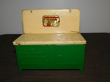 VINTAGE TOY 7 1/4" HIGH 8" WIDE LITTLE ORPHAN ANNIE  SANDY MINI METAL STOVE