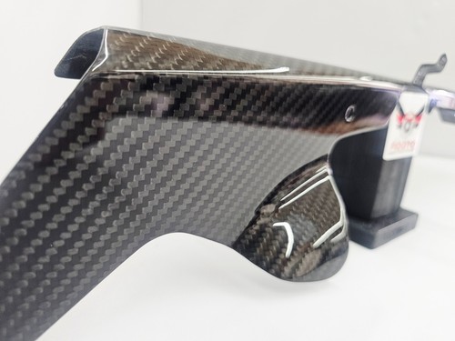 Carbon Fibre Kawasaki ZX 10R 2016 - 2023 / Chain Guard - Picture 3 of 5