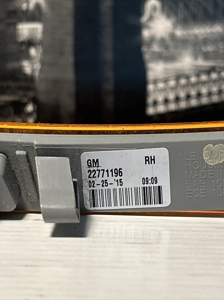 CHEVROLET CORVETTE LUZ MARCADORA DELANTERA DERECHA 2014-2019 OEM PASAJERO Foto 3 de 4