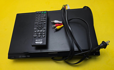 SONY SR200P PROGRESSIVE SCAN CD/DVD PLAYER BLACK WITH REMOTE RCA CABLE ENCLUDE